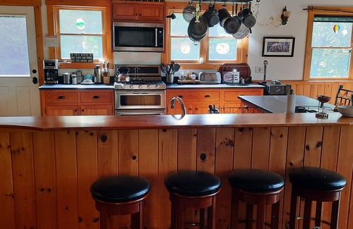 Kingfield Haus | Kingfield Kastle: Stunning Home near Sugarloaf