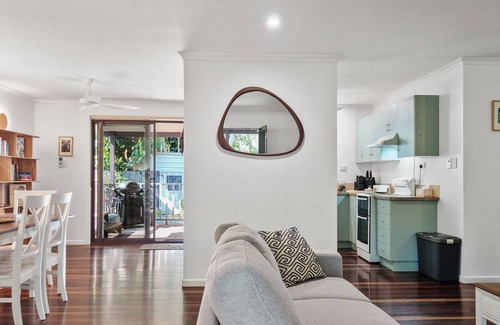 Nelly Bay Haus | Kingfisher on Mandalay