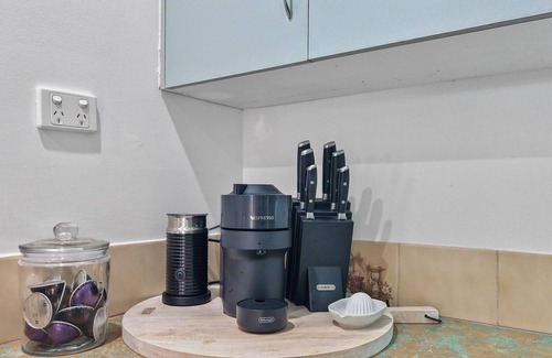 Nelly Bay Haus | Kingfisher on Mandalay