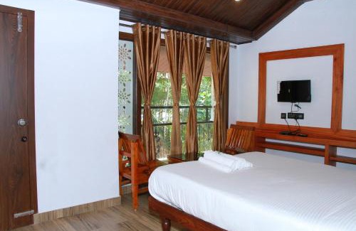 Madikeri Kabine | KINGMAKER'S Plantation with River Stream