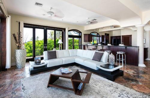 Old Man Bay Wohnung | KiToCay by Grand Cayman Villas