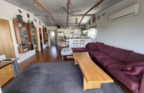 Algies Bay Haus | Kiwi Bach 5min stroll to the beach