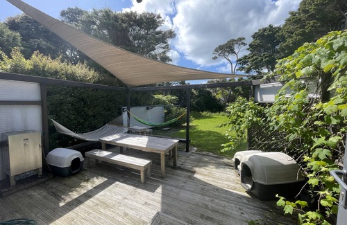 Algies Bay Haus | Kiwi Bach 5min stroll to the beach