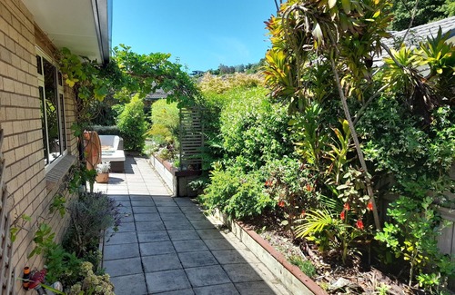 Bay of Plenty Region Wohnung | Kiwi Lodge Guest Suite neighbouring Kiwi Reserve Bird Park. Hottub, Pool, PetsOK