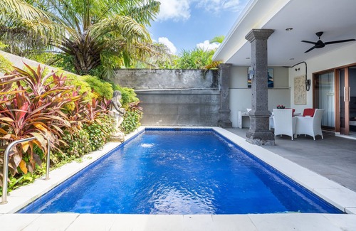 Legian Villa | KL3006, 3 Bedroom en-closed living room, Villa walk to Beach Legian