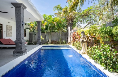 Legian Villa | KL3006, 3 Bedroom en-closed living room, Villa walk to Beach Legian