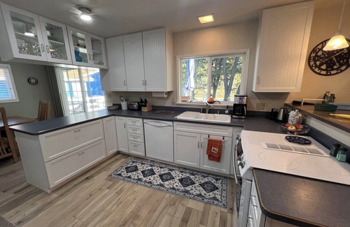 Montague Haus | Rafting Paradise! Klamath River-front Retreat in Breathtaking Copco Valley