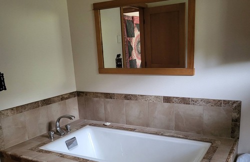 Lyle Haus | Klickitat River view property