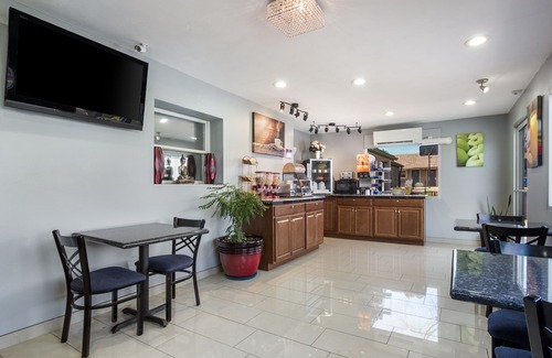 Salem Hotel | Knights Inn and Suites Salem