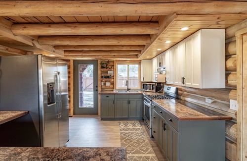 Stevensville Haus | Knotty but Nice by the Bitterroot!