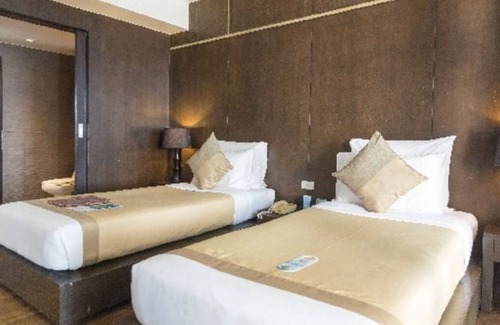 Thong Krut Haus | Koh Samui Three Bedroom Pool Villa Beachfront