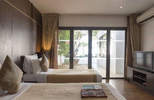 Thong Krut Haus | Koh Samui Three Bedroom Pool Villa Beachfront