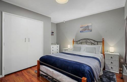 St. Heliers Haus | Kohi Family Home With Netflix l Gardens View