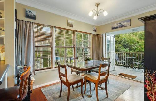 St. Heliers Haus | Kohi Family Home With Netflix l Gardens View