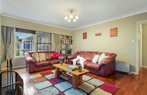 St. Heliers Haus | Kohi Family Home With Netflix l Gardens View