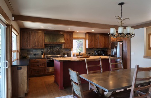 Coeur d'Alene Haus | Kokanee Bay Beach House Lake Coeur d'Alene!