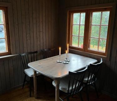 Vang Haus | Koselig hytte på hugastølen