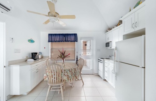 Rum Point Eigentumswohnung | Kozy Kai - Sealodge # 17 - Romantic Beachfront Holiday in Cayman Kai