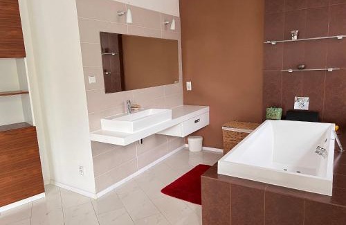 Ostrava Wohnung | Krásný velký byt s terasou
