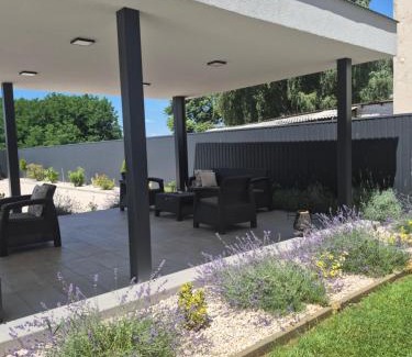 Ujfeherto Wohnung | Kriszta Deluxe Vendégház