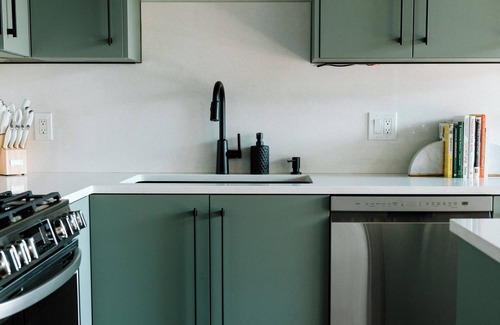 Charlevoix Wohnung | Kroger Lofts | Unit A | Rooftop Pool | Lake Views