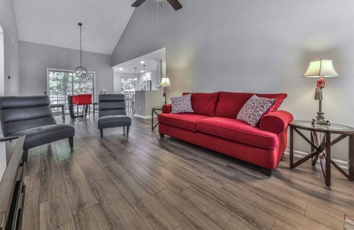 Kennesaw Haus | KSU, Lake Allatoona, Top Chop baseball complex, Yamaha and Lakepoint mins away!