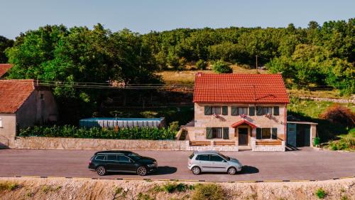 Canton 10 Haus | Kuća s osmijehom