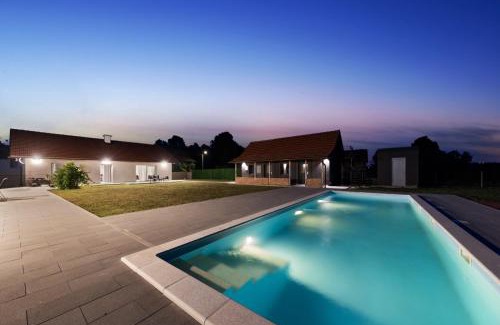 Klostar Ivanic Villa | Kuća za odmor Zelena Oaza sa bazenom -Zagreb