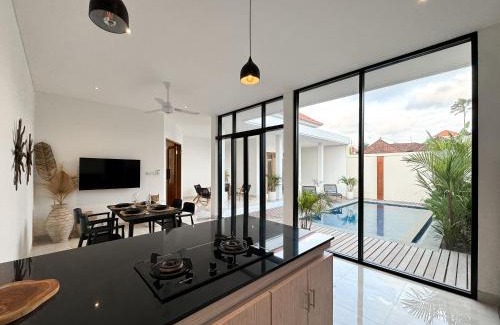 Umalas Villa | Kubung 1 - PROMO Canggu - Brand NEW Villa - HUGE Pool - PS5