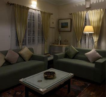 Wellington Haus | Kumar's Mountain View Cottage