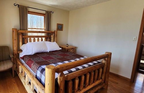 Huttonsville Kabine | Kumbrabow Remote OffGrid Fireplace 3DTour Solar