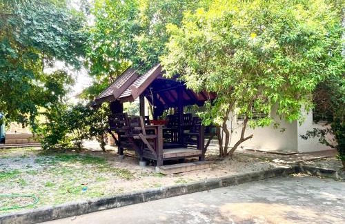 Nong Pla Lai Haus | Kunaeng ครัวกันเอง รีสอร์ท