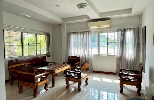 Nong Pla Lai Haus | Kunaeng ครัวกันเอง รีสอร์ท