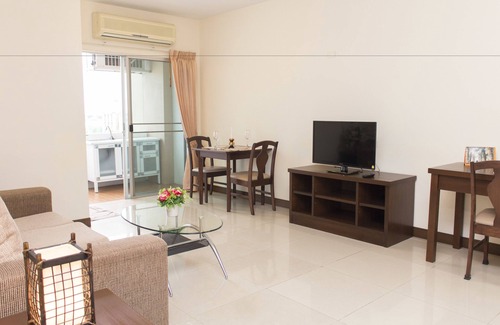 Phra Khanong Nuea Hotel | KV Mansion