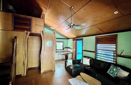 Wongaling Beach Haus | Kwila Cottage- Pet Friendly!