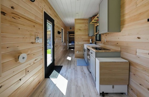 Shell Lake Haus | Långhus at Midgard Farms w/ Hot Tub!