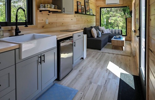 Shell Lake Haus | Långhus at Midgard Farms w/ Hot Tub!