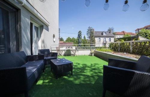Besancon Wohnung | L'île d'Olive, appartement entier 2 à 4 personnes terrasse 25 m2 Besançon, proche CV, Micropolis et CHU