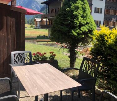 Evolene Wohnung | L'Hérensarde, bel appartement avec jardin-terrasse et garage