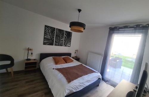 Publier Wohnung | L'instant Léman - T2 3 étoiles à 5min de Thonon et Evian avec terrasse et jardin à 100m du lac