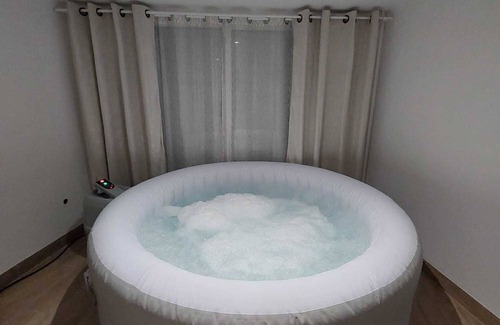 Livry-Gargan Wohnung | L08 Jacuzzi 5 Étoile par Villa Dengous