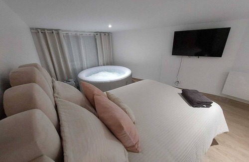 Livry-Gargan Wohnung | L08 Jacuzzi 5 Étoile par Villa Dengous