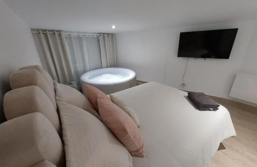 Livry-Gargan Wohnung | L08 Jacuzzi 5 Étoile par Villa Dengous