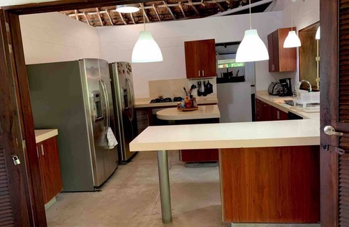 Jerico Villa | LA A L E G R I A: Rojo de amor que atrae almas