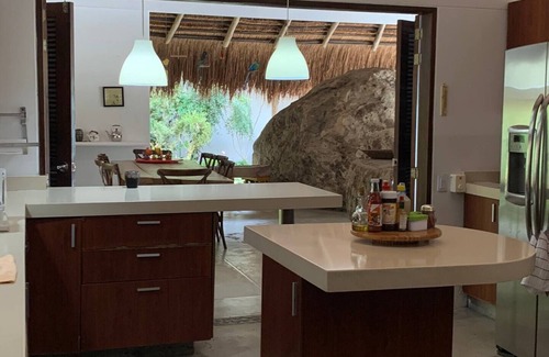 Jerico Villa | LA A L E G R I A: Rojo de amor que atrae almas