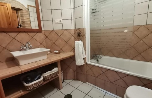 Alcanizo Haus | La Aldaba del siglo XX