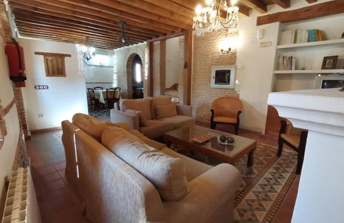 Alcanizo Haus | La Aldaba del siglo XX