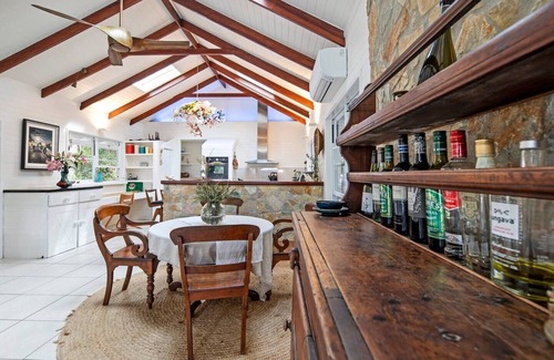 Jubilee Pocket Villa | La Boheme Whitsunday in Airlie Beach with Pool