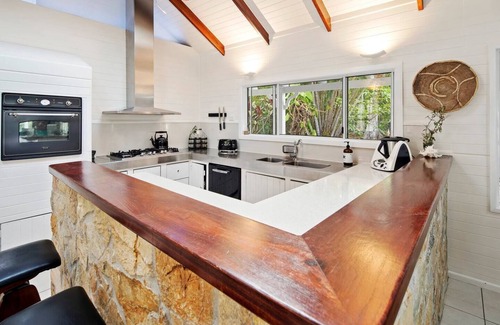 Jubilee Pocket Villa | La Boheme Whitsunday in Airlie Beach with Pool