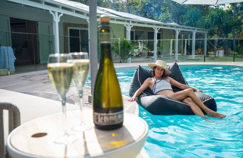 Jubilee Pocket Villa | La Boheme Whitsunday in Airlie Beach with Pool